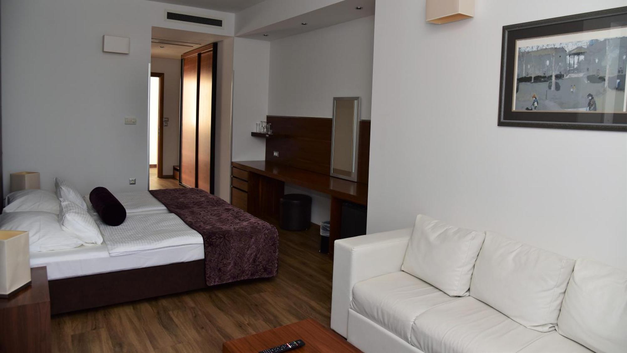 Hotel Lipa Postira Bagian luar foto