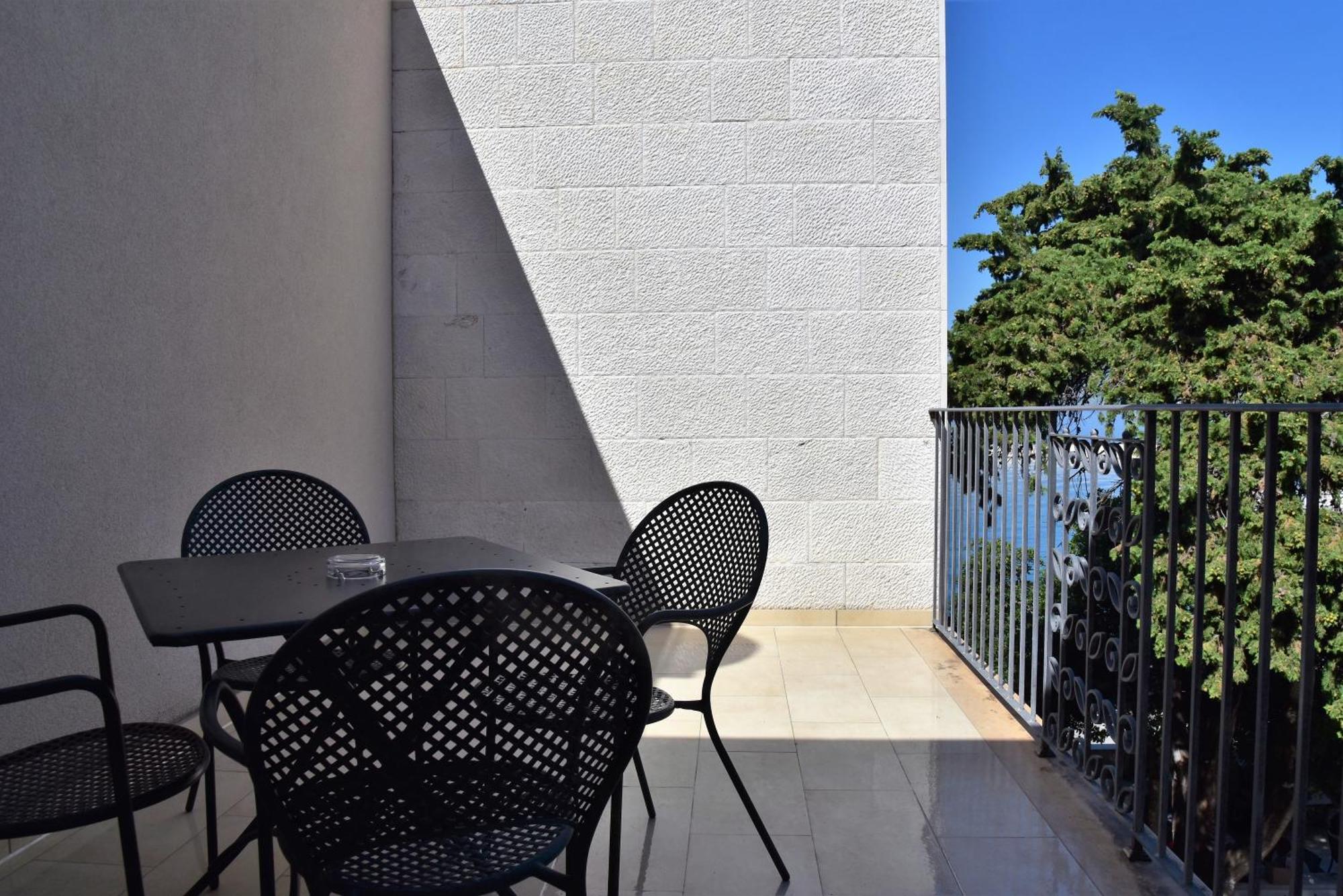 Hotel Lipa Postira Bagian luar foto