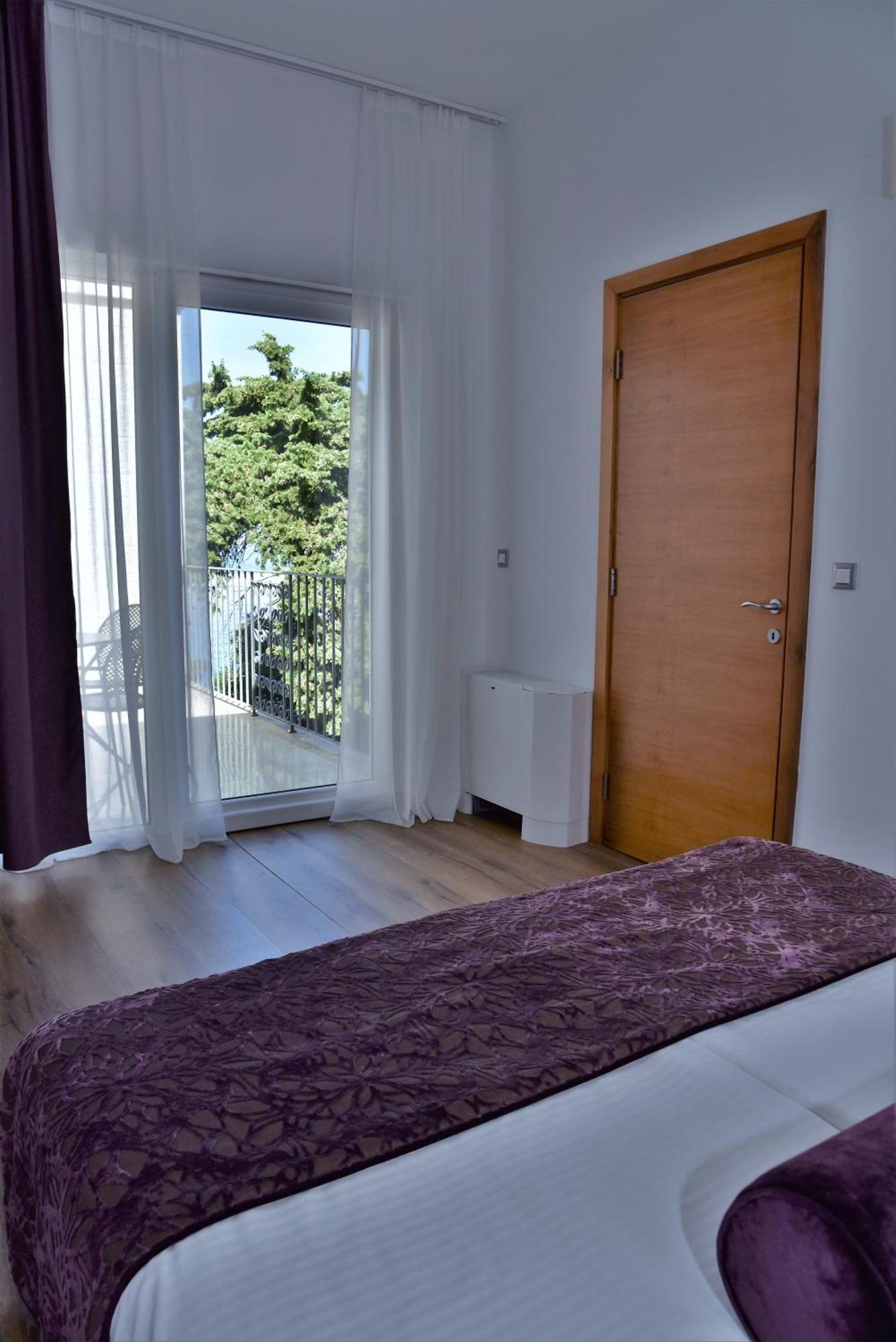 Hotel Lipa Postira Bagian luar foto