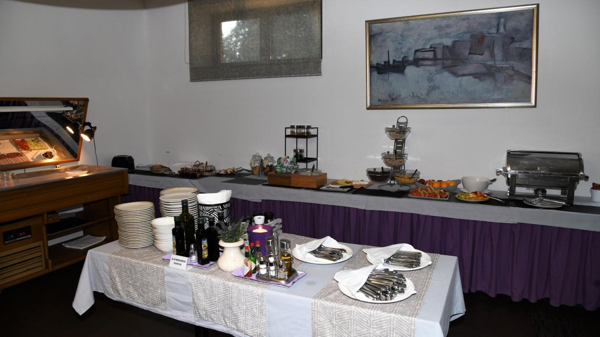 Hotel Lipa Postira Bagian luar foto