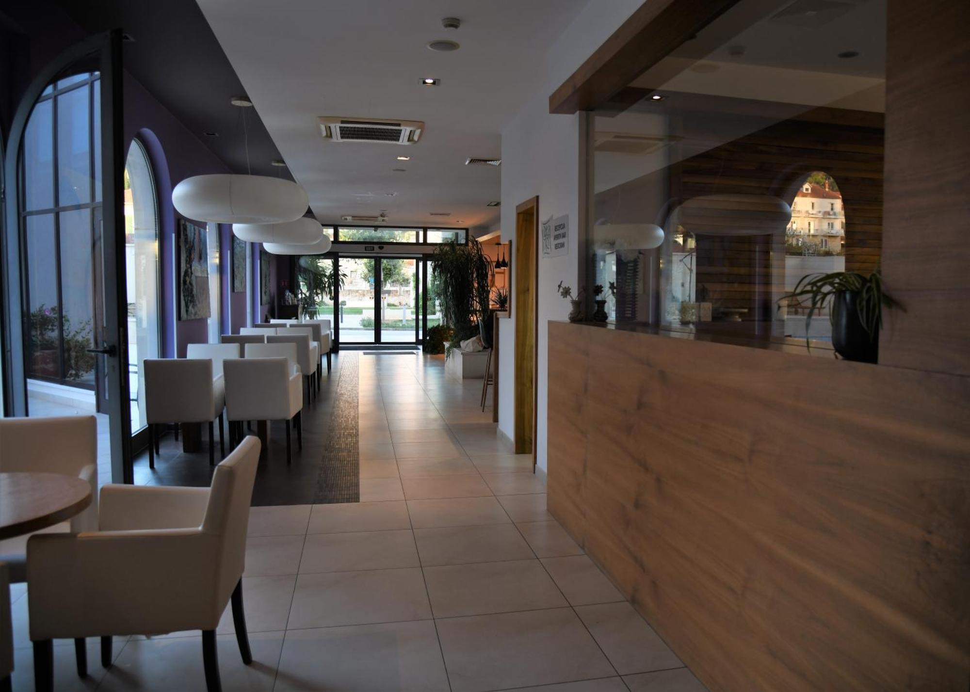 Hotel Lipa Postira Bagian luar foto