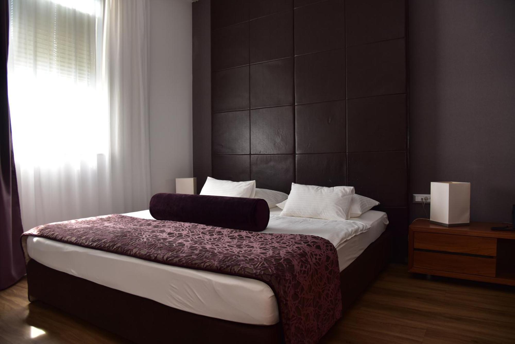 Hotel Lipa Postira Bagian luar foto