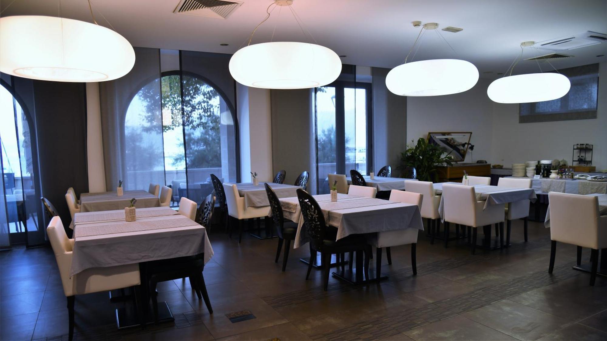 Hotel Lipa Postira Bagian luar foto