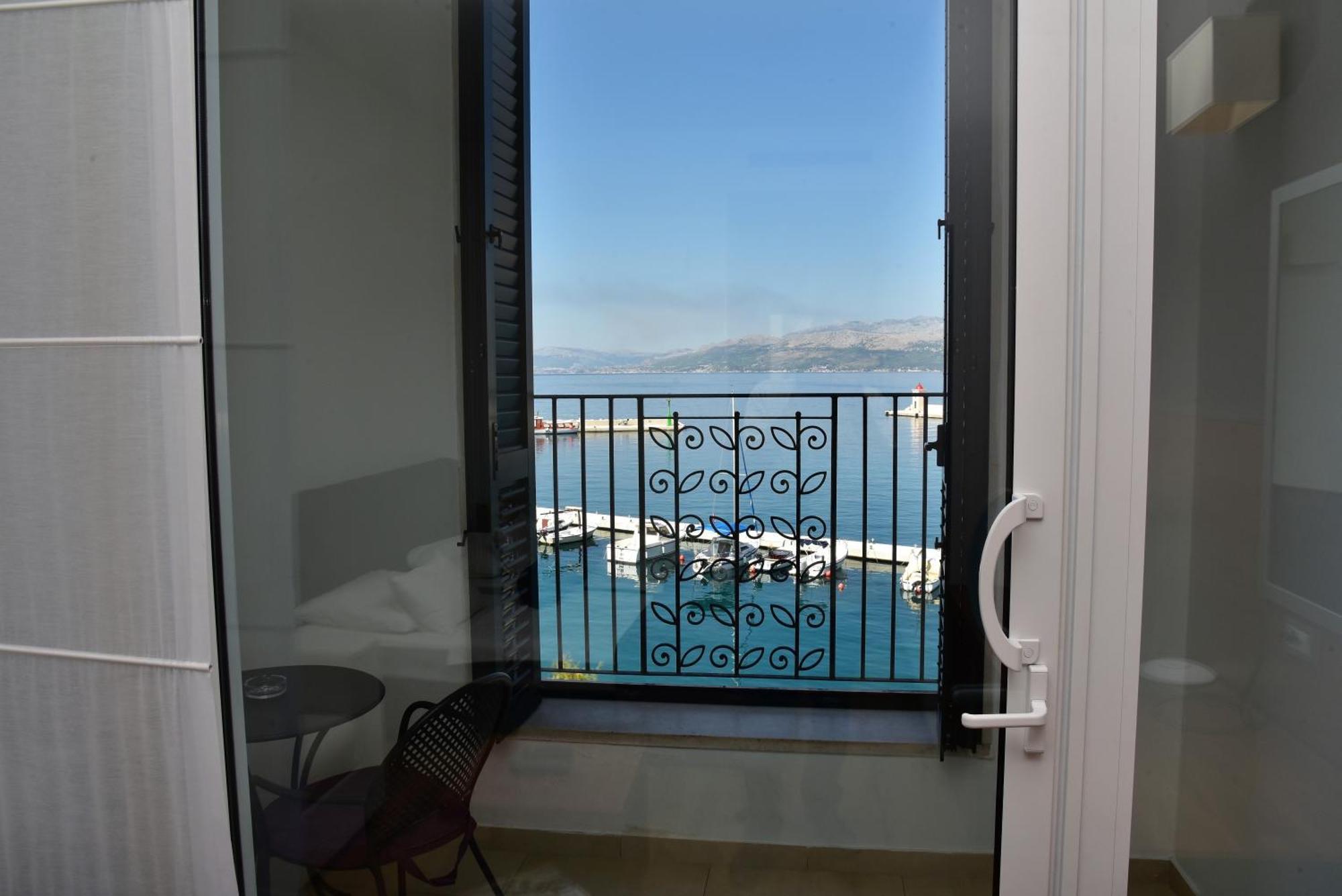 Hotel Lipa Postira Bagian luar foto