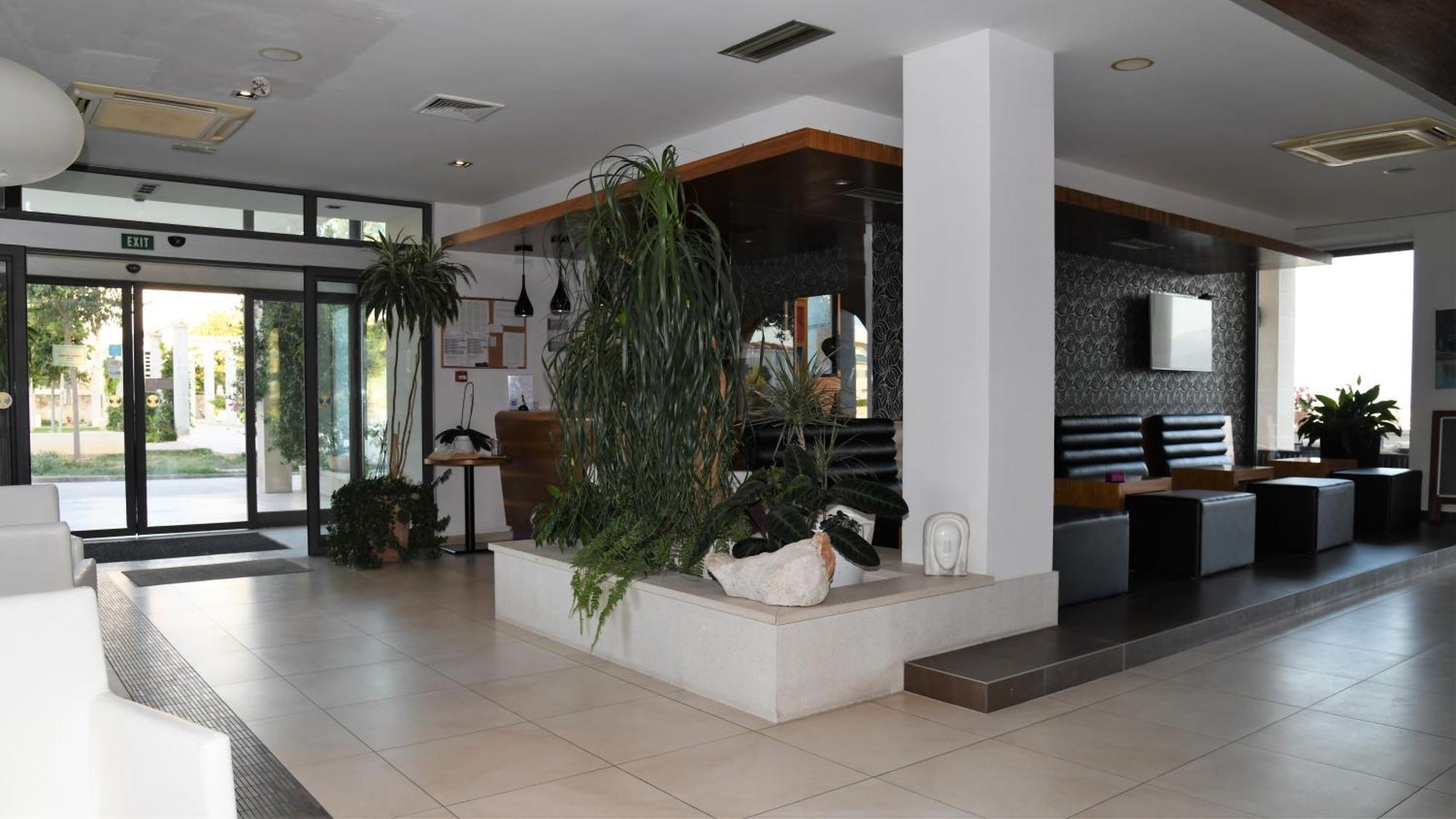 Hotel Lipa Postira Bagian luar foto