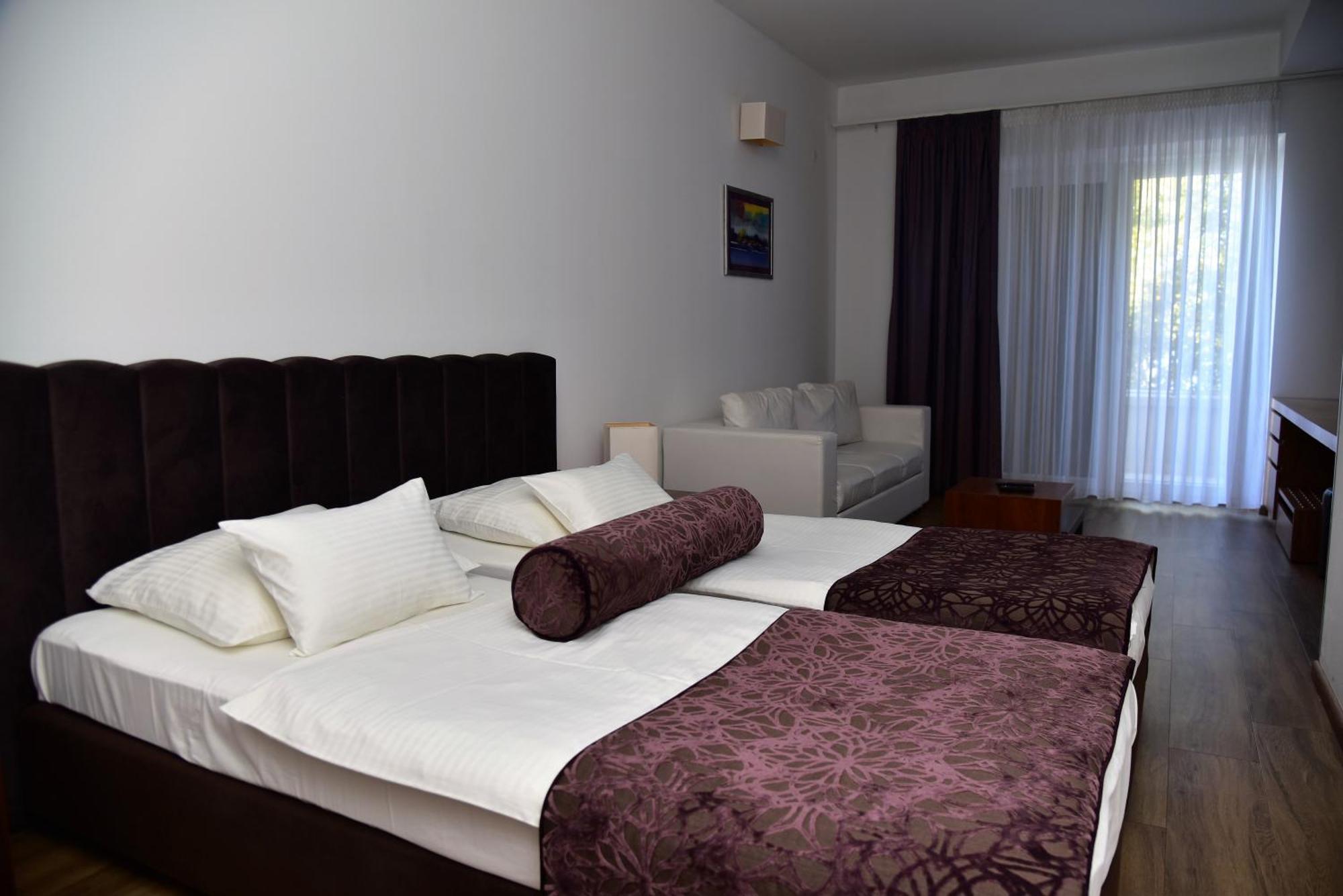 Hotel Lipa Postira Bagian luar foto