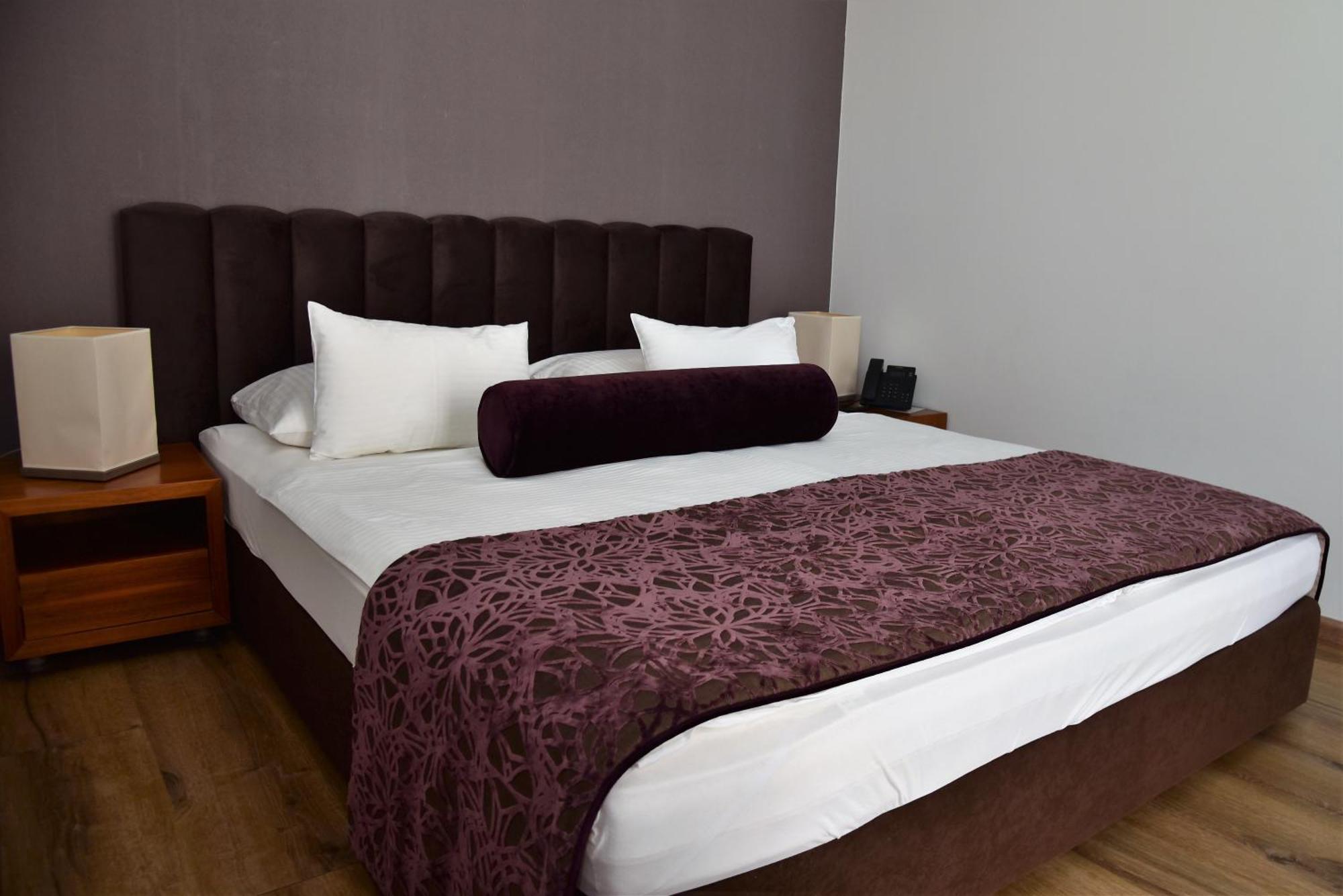 Hotel Lipa Postira Bagian luar foto