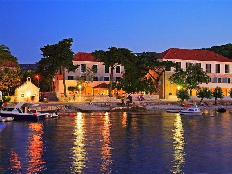 Hotel Lipa Postira Bagian luar foto