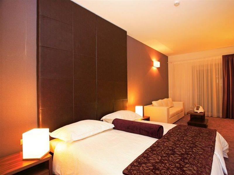 Hotel Lipa Postira Bagian luar foto