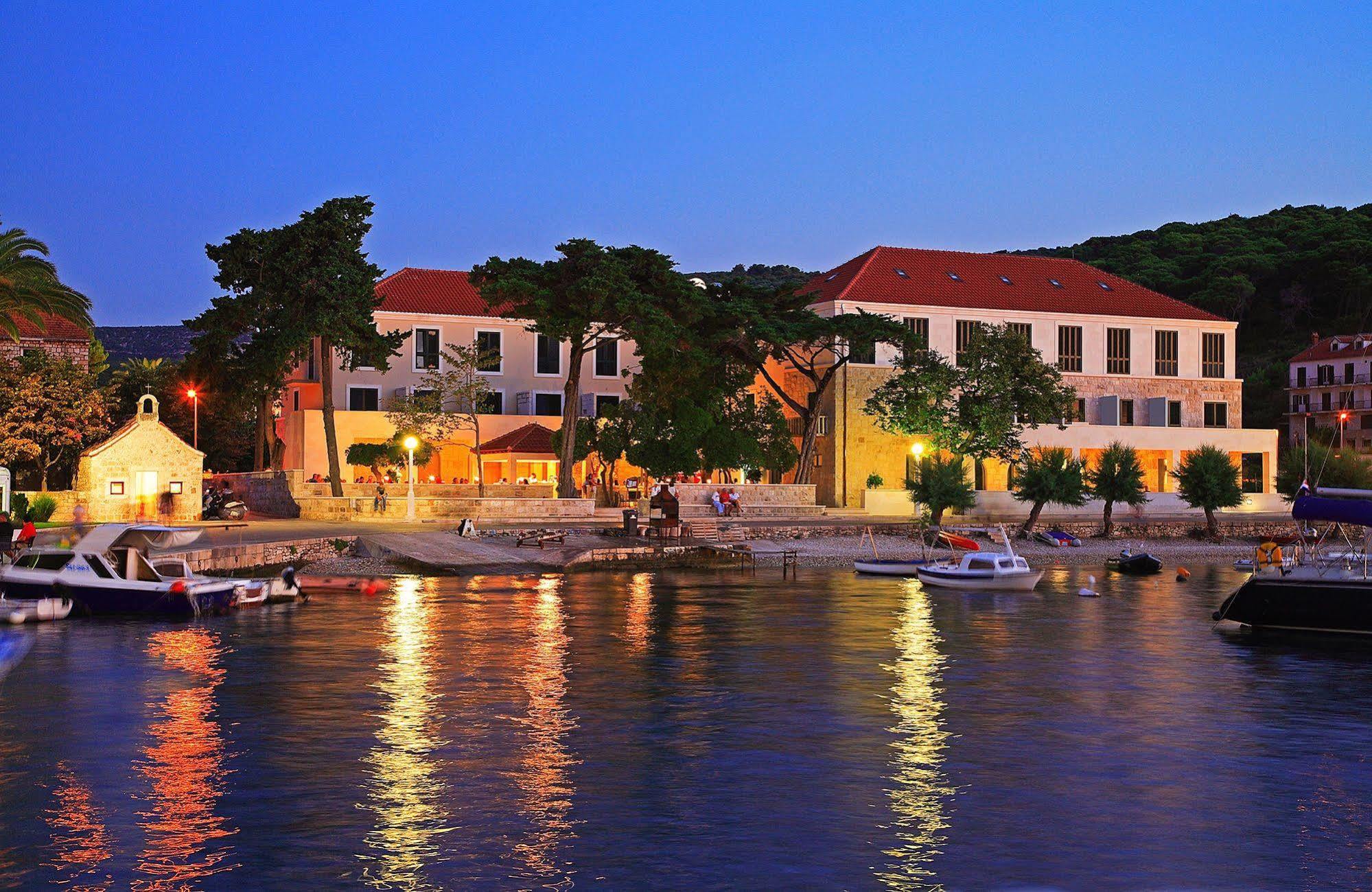 Hotel Lipa Postira Bagian luar foto