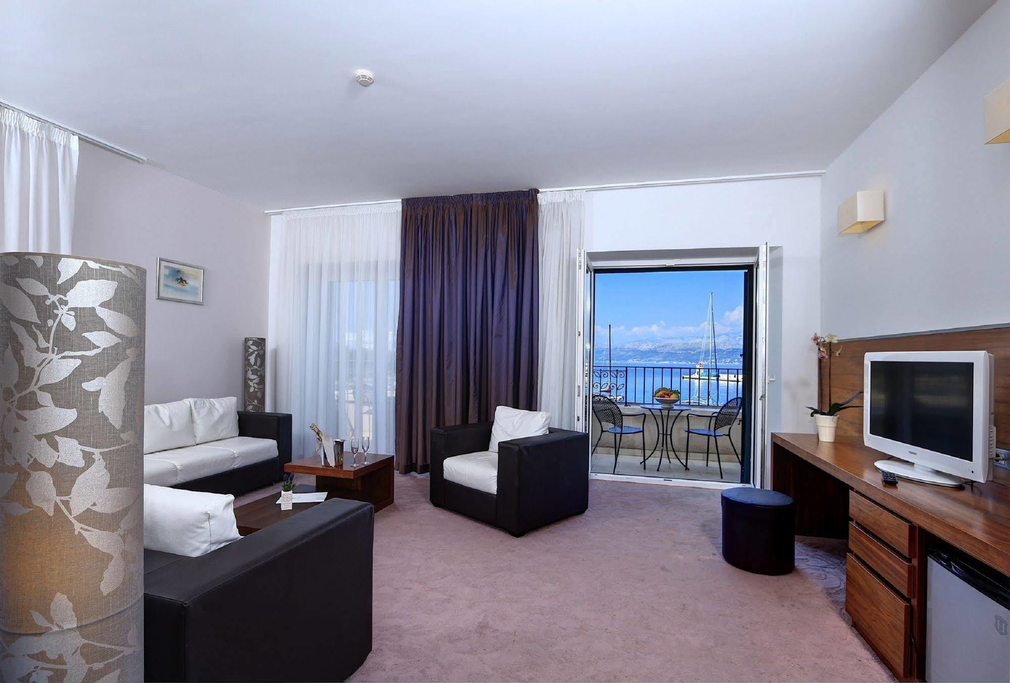 Hotel Lipa Postira Bagian luar foto
